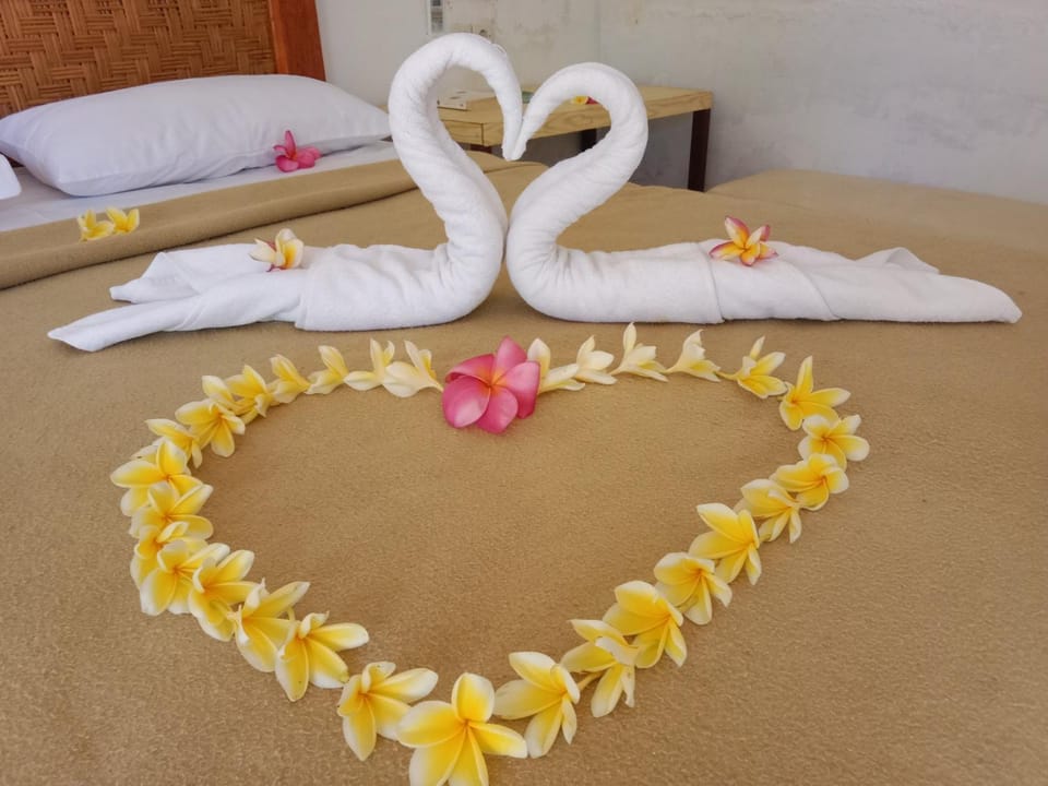 Bed, Photo of the whole room, towels