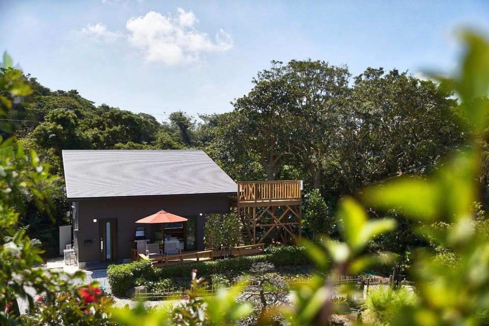 Property building, Facade/entrance, Garden