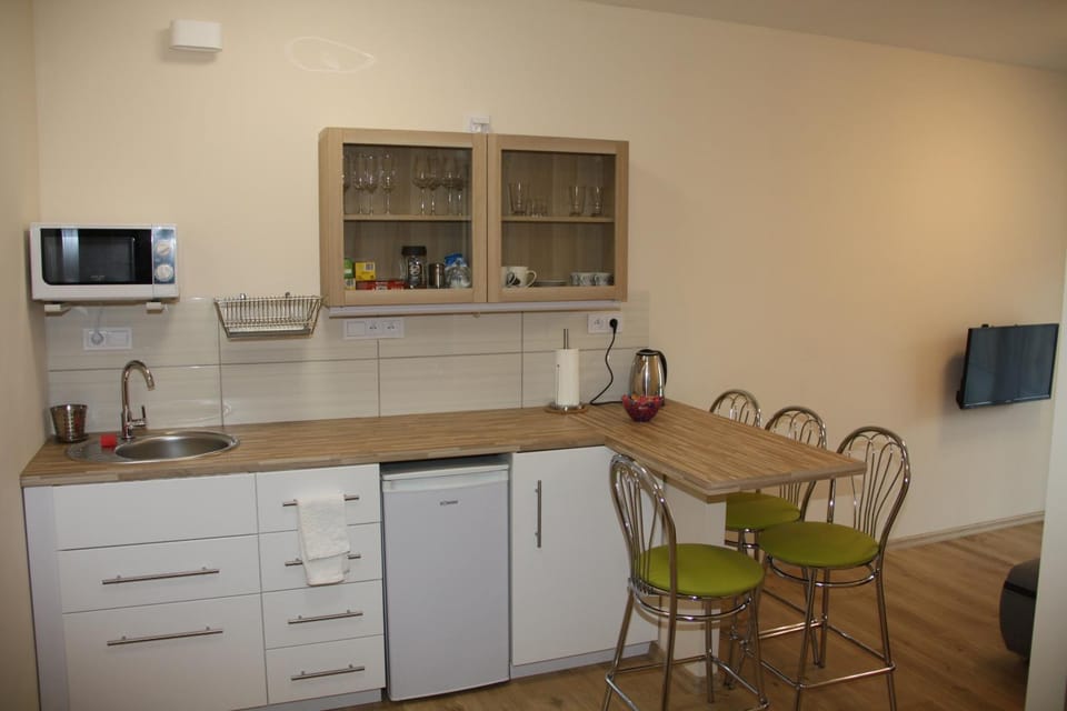 Food and drinks, Dining area