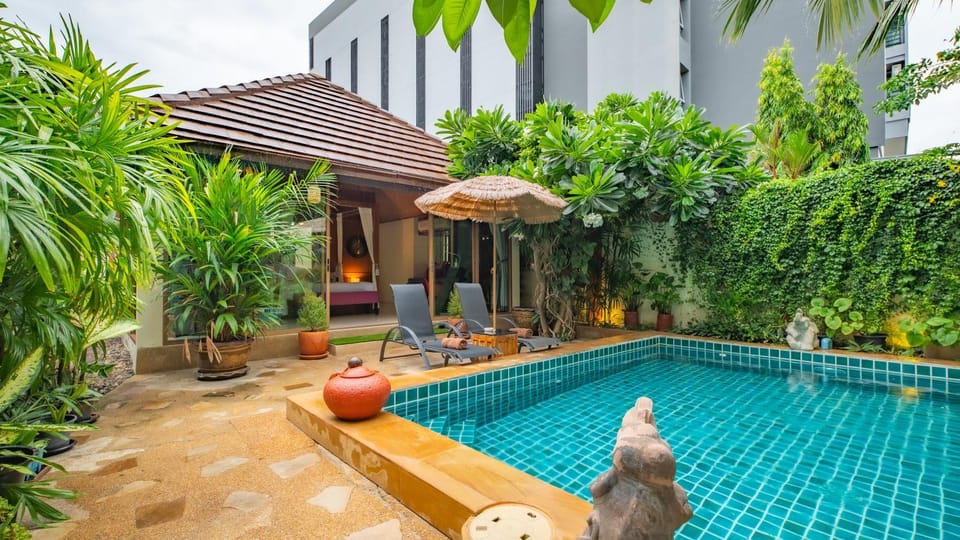 Property building, Garden, Swimming pool