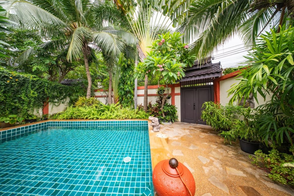 Property building, Garden, Swimming pool