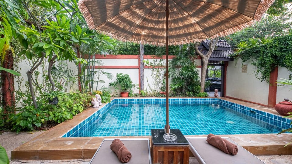 Property building, Garden, Swimming pool