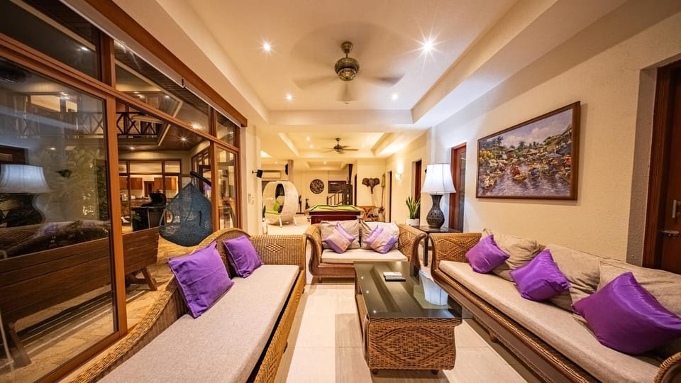 TV and multimedia, Living room, Seating area, fireplace, air conditioner