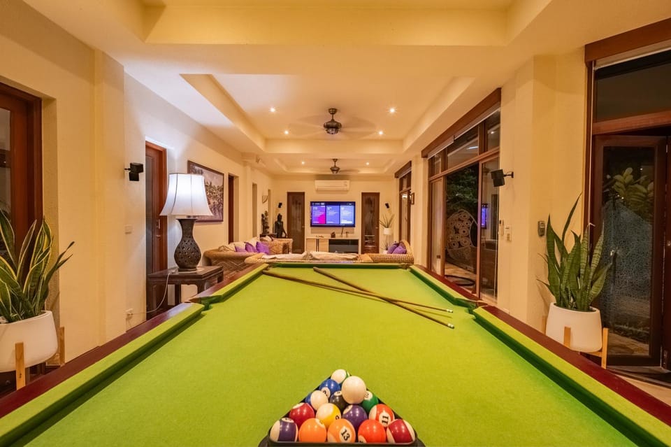 Billiard, Game Room