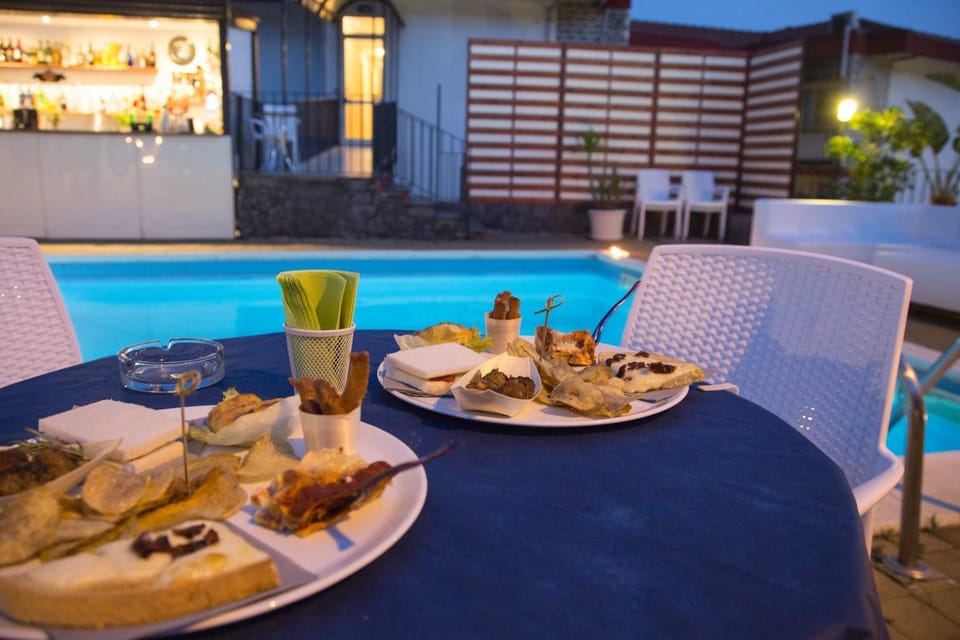 Garden, Food, Swimming pool