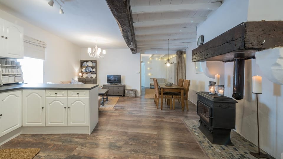 Le Petit Bouchon House in Nouvelle-Aquitaine