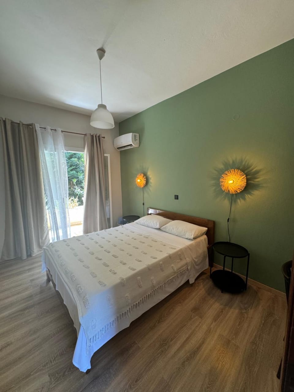 Bedroom, air conditioner