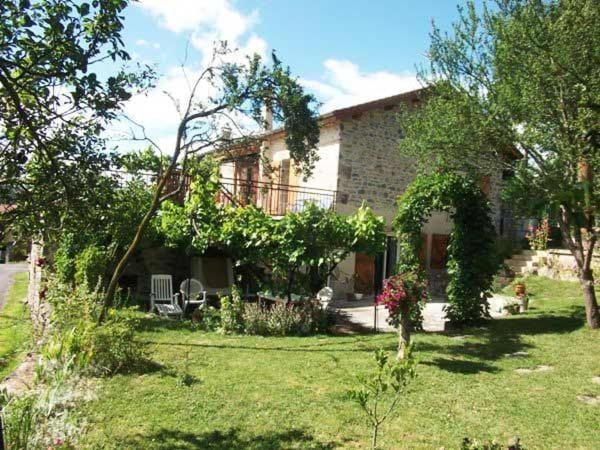 Les Frênes Bed and Breakfast in Auvergne-Rhône-Alpes