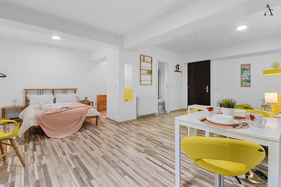 Bed, Living room, Photo of the whole room, Seating area, Dining area, Bedroom