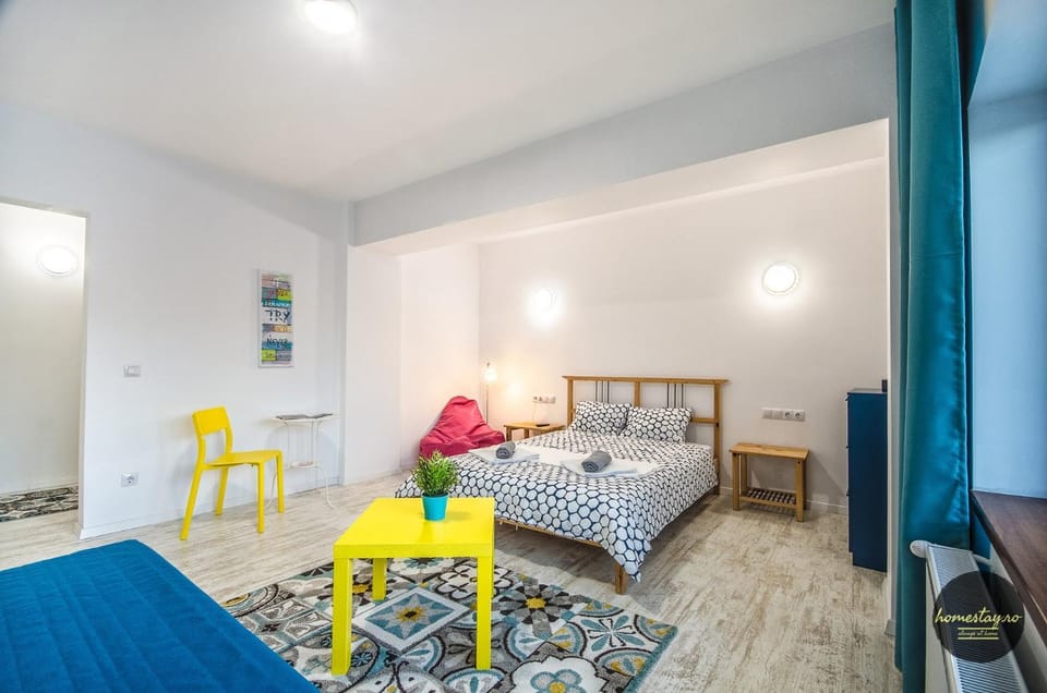 Bed, Living room, Photo of the whole room, Seating area, Bedroom