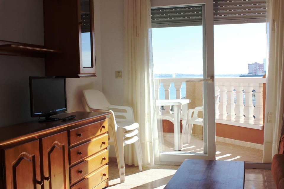 Balcony/Terrace, Living room, Decorative detail, Sea view