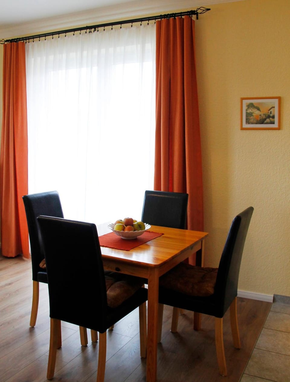 Photo of the whole room, Dining area