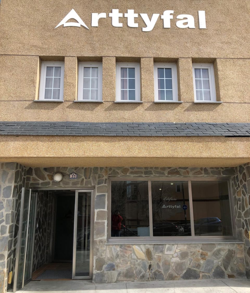 Facade/entrance