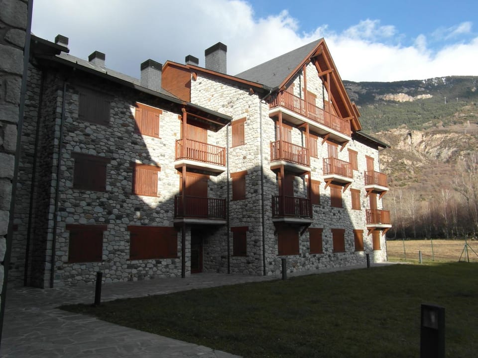 Property building, Garden, View (from property/room), Mountain view