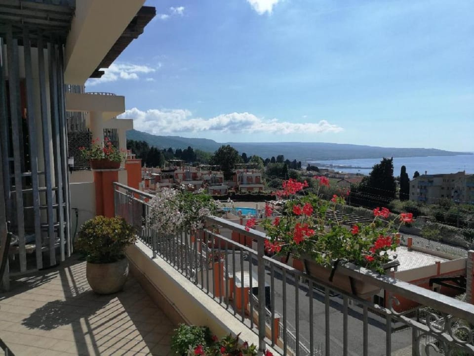 Balcony/Terrace, Pool view, Sea view