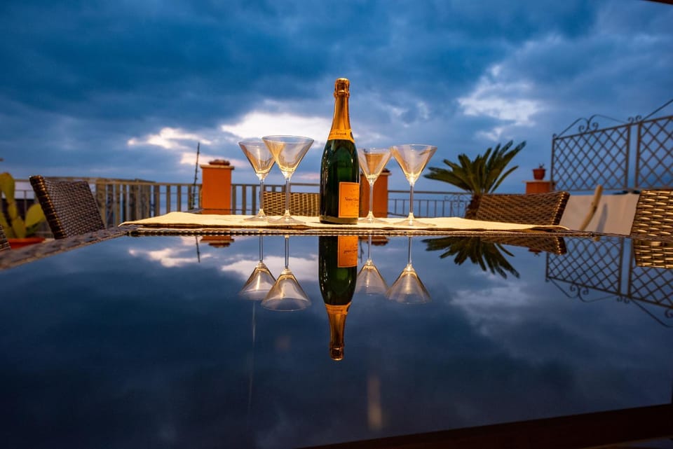 BBQ facilities, Balcony/Terrace, Decorative detail, Pool view, Sea view
