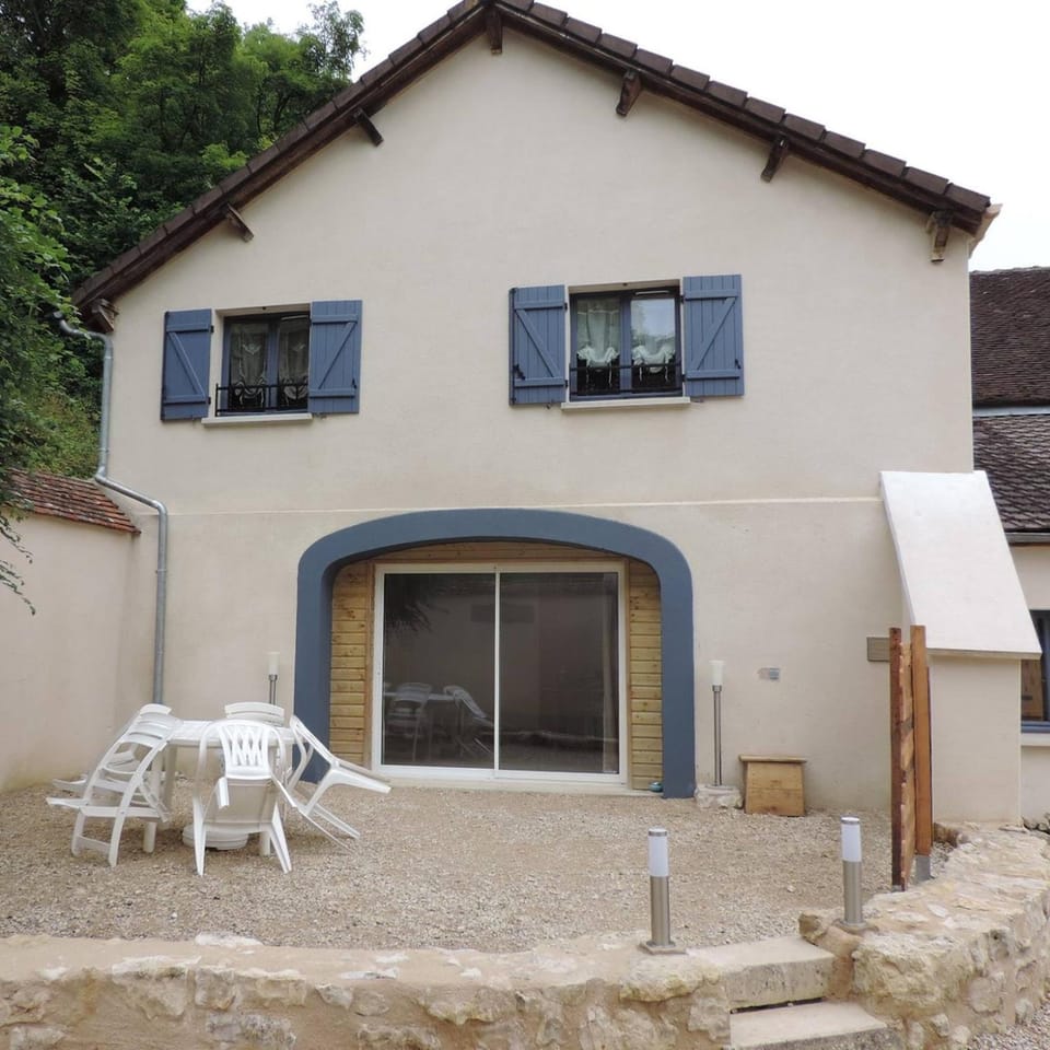 Property building, Patio, Facade/entrance