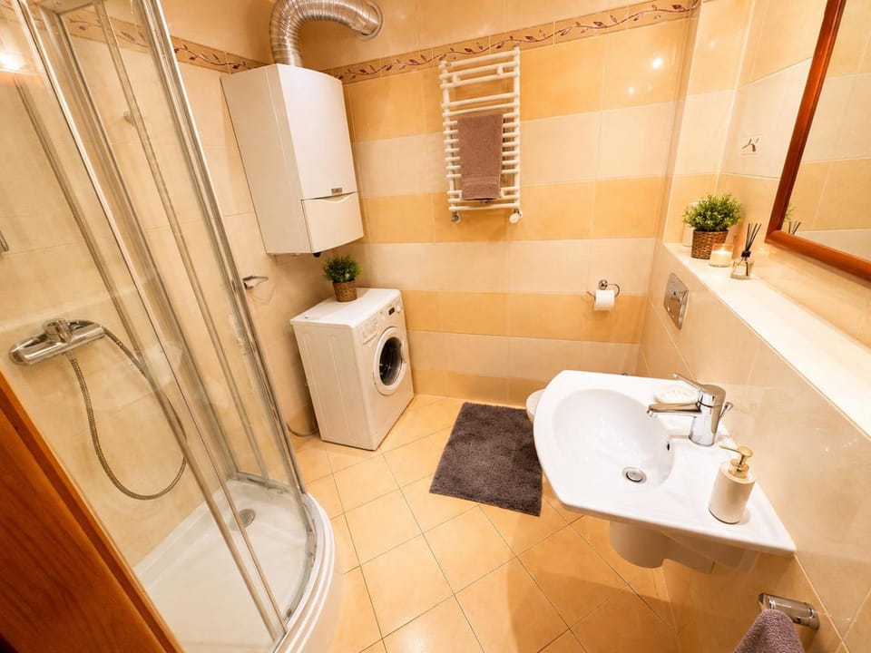 Shower, Toilet, Bathroom, washing machine