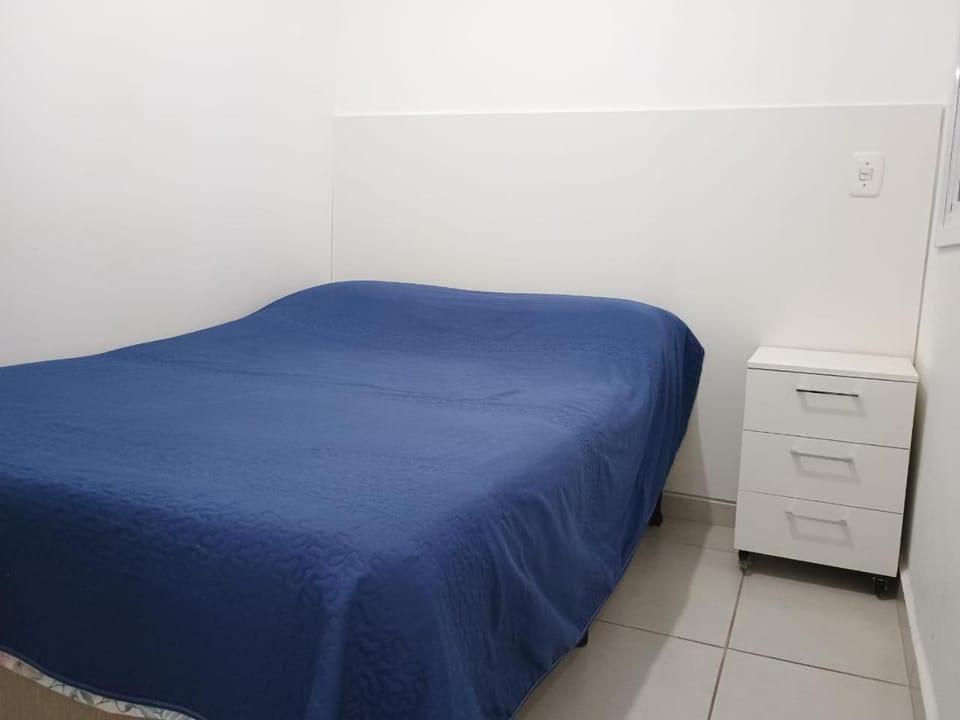 Apto12 com WIFI garagem e 100 metros da Av Brasil Apartment in State of Santa Catarina