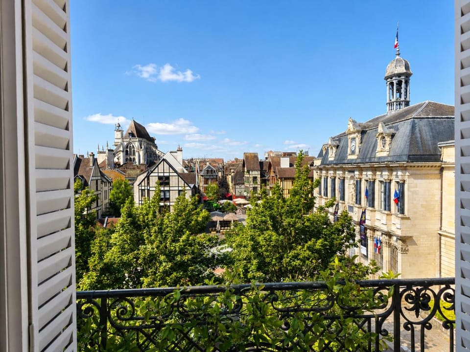 Balcony/Terrace, City view