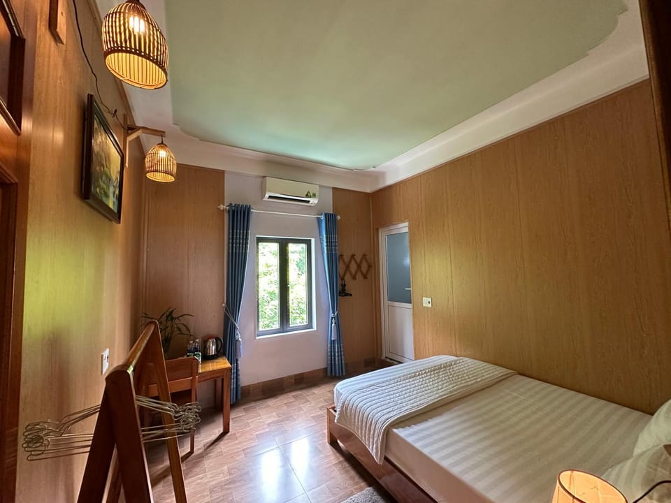 Bed, Photo of the whole room, Bedroom, air conditioner