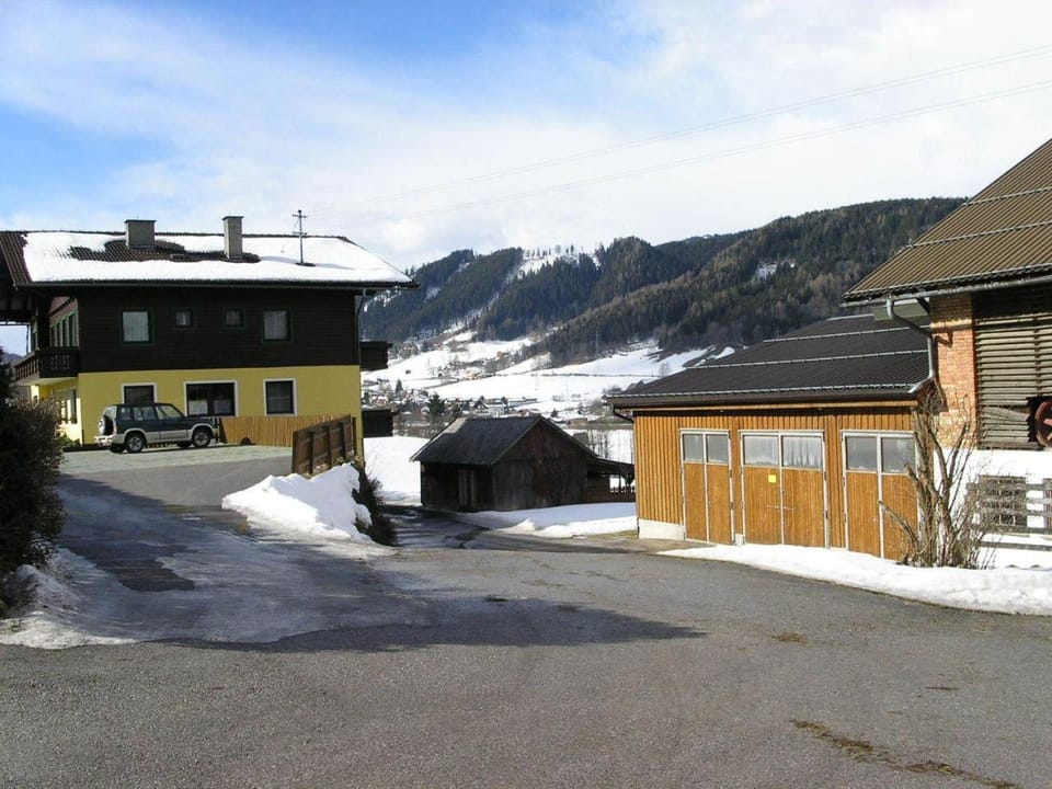 Property building, Day, On site