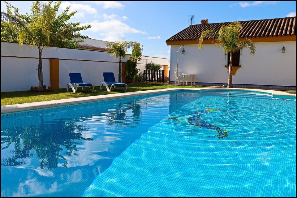 Chalet con piscina en Roche Viejo Chalet in La Janda