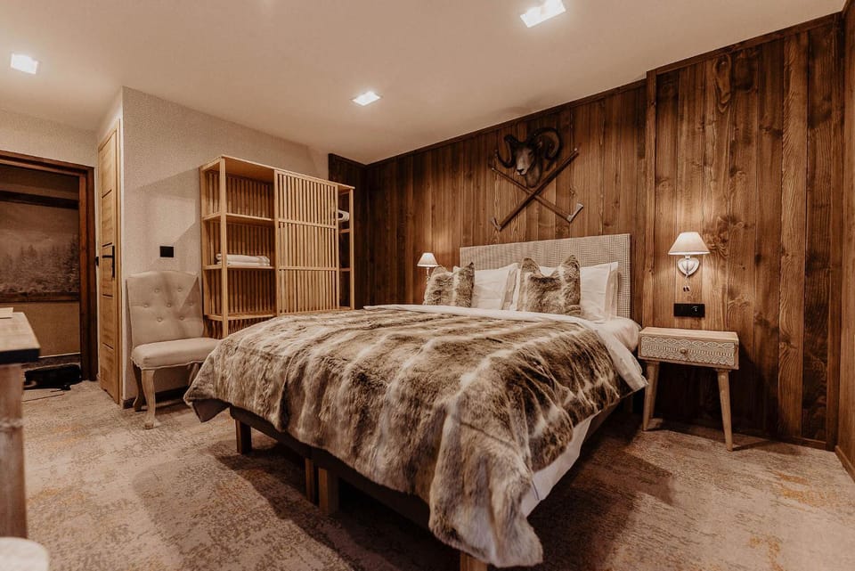 Bed, Photo of the whole room, wardrobe
