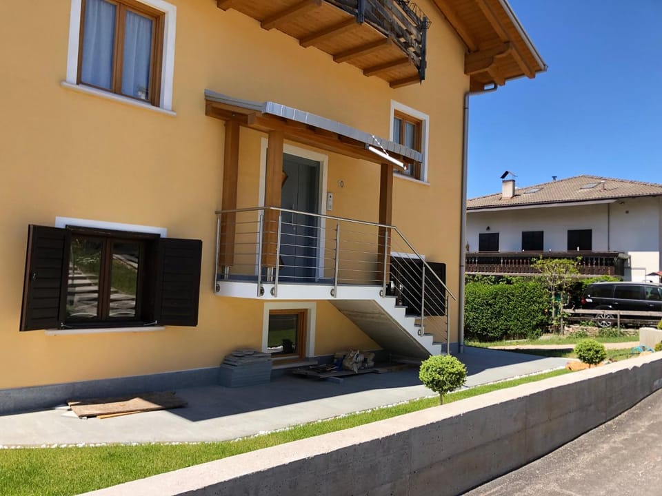 Facade/entrance, Garden, Pets, Garden view, Mountain view, Family