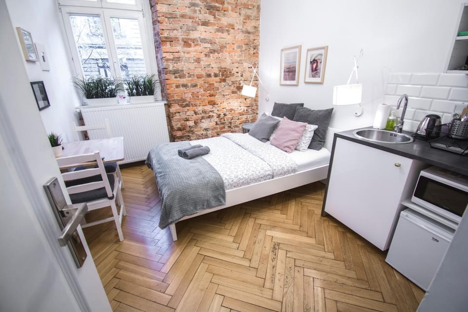 Bed, Kitchen or kitchenette, Decorative detail, Dining area, Bedroom, minibar, pet friendly, stove, kitchen