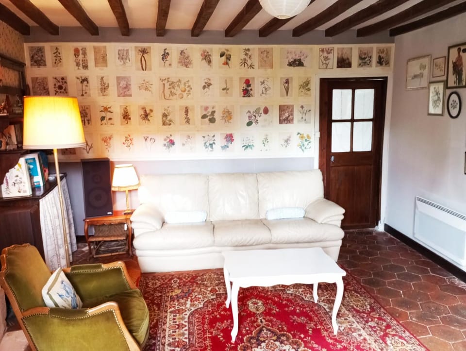 Library, Living room, Bedroom