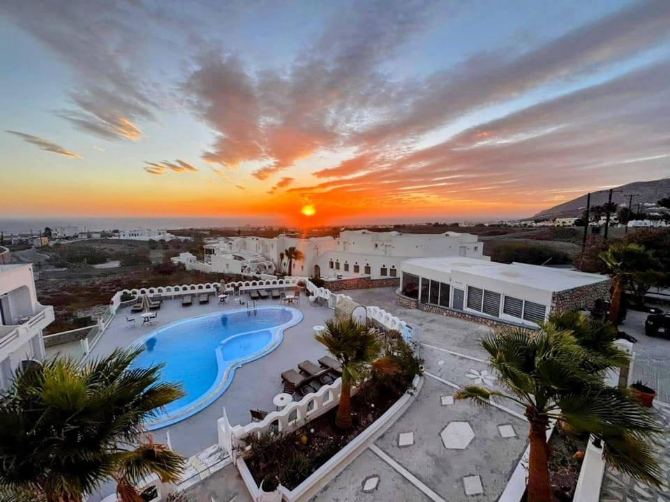 Pool view, Swimming pool, Sunrise