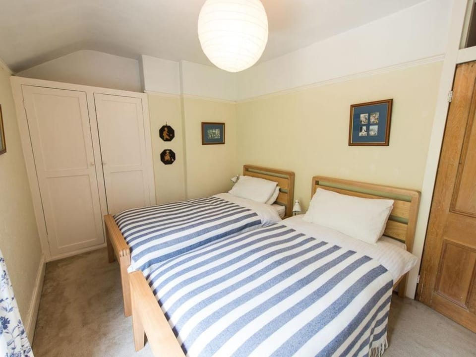 Glan Y Mor, 147 Station Road Apartment in Deganwy