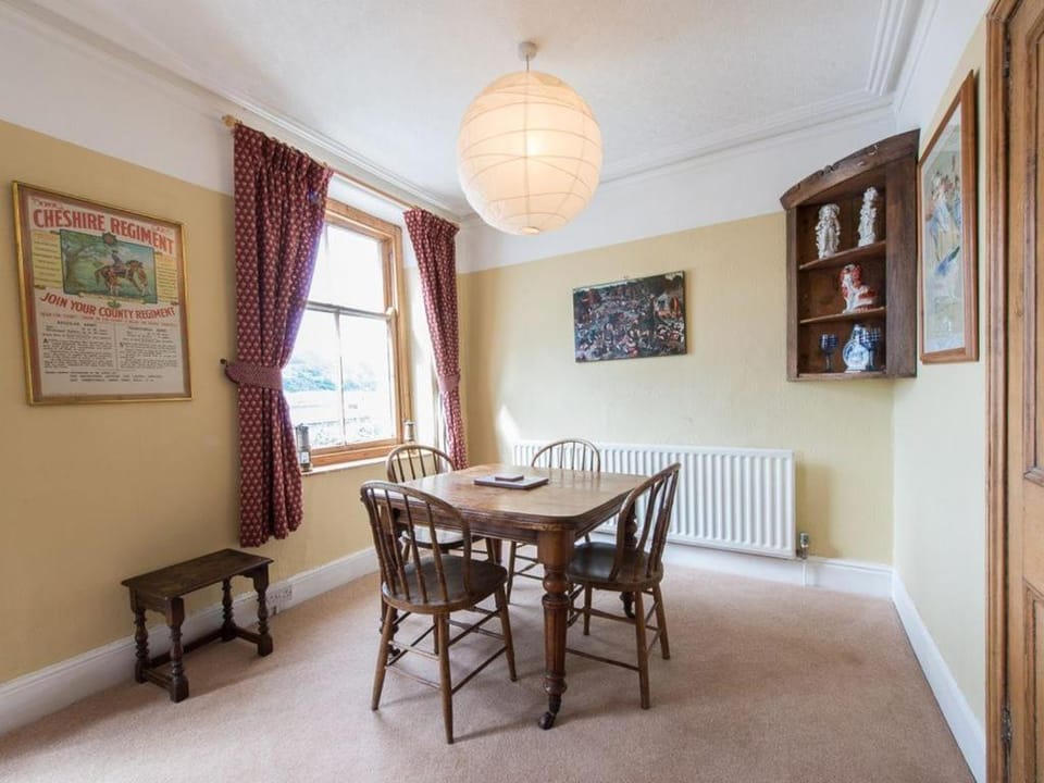 Glan Y Mor, 147 Station Road Apartment in Deganwy