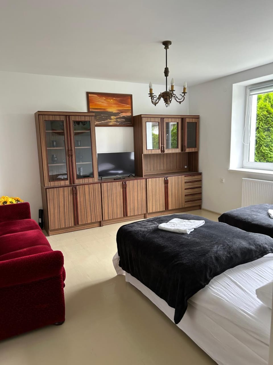 Photo of the whole room, Bedroom
