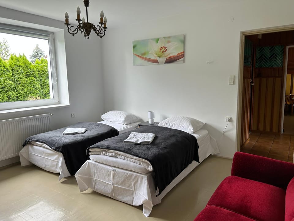 Photo of the whole room, Bedroom, towels