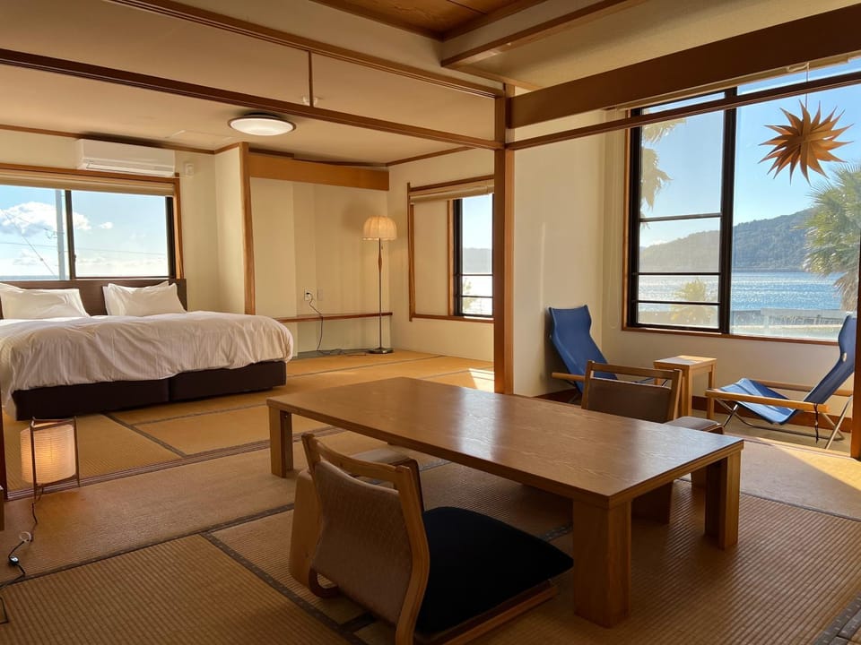 Bed, Day, Photo of the whole room, Bedroom, Sea view