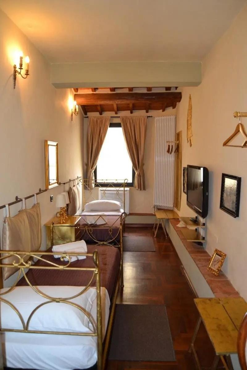 The Black Sheep B&B Bed and Breakfast in Florence