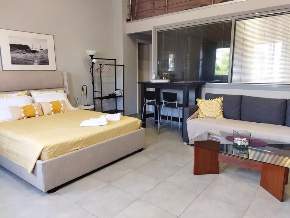 Bed, TV and multimedia, Living room, Photo of the whole room, Seating area