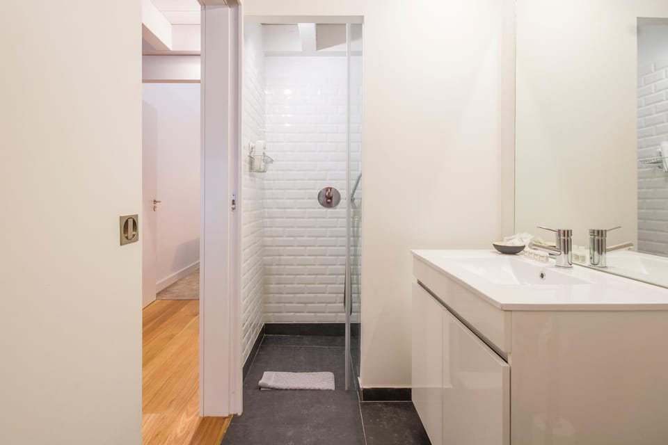 Shower, Toilet, Bathroom, Area and facilities