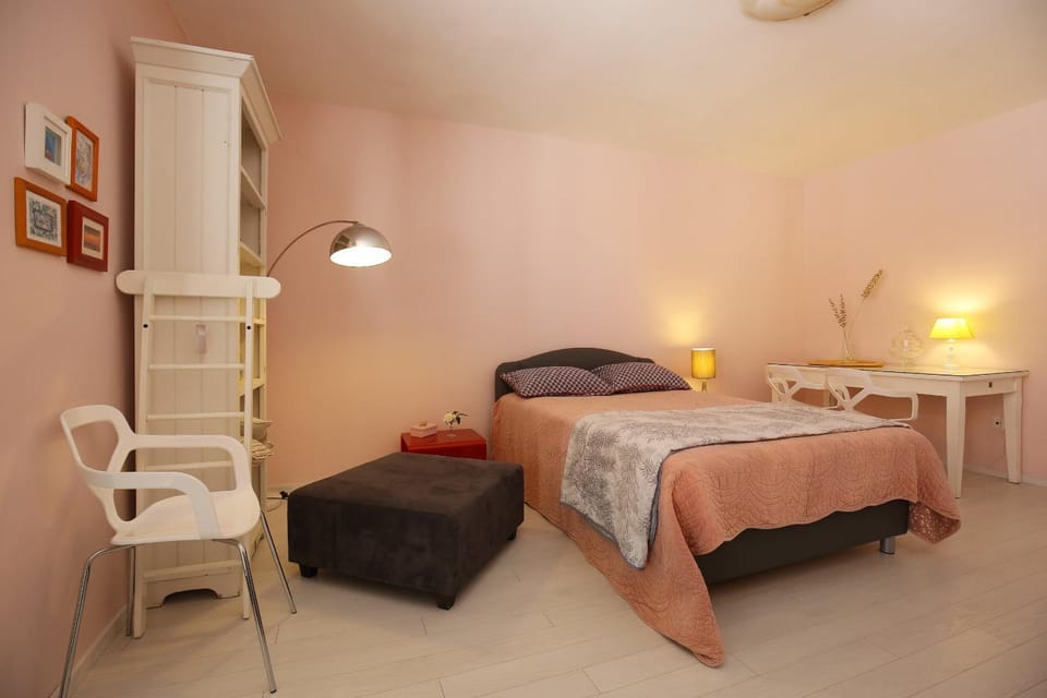 Spring, Bed, Day, Night, Winter, Summer, Photo of the whole room, Decorative detail, Bedroom, On site, Sunrise, Sunset, Family