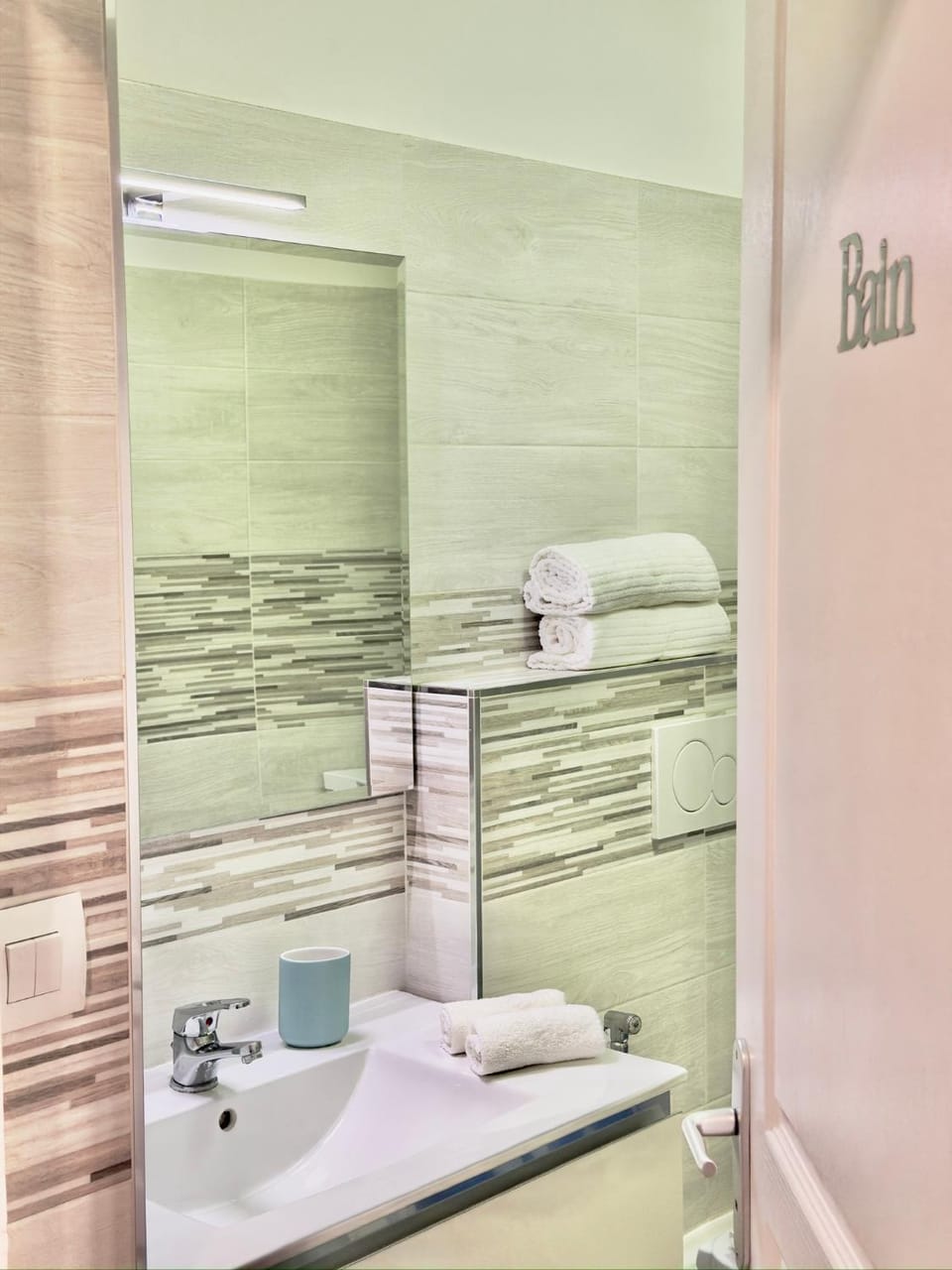 Shower, Bathroom, towels