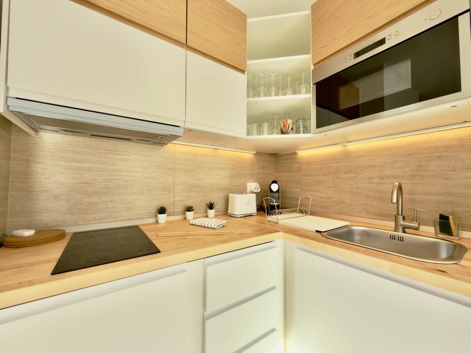 Kitchen or kitchenette