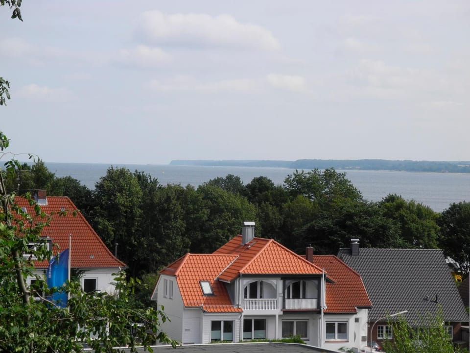 PatRei mit kleinem Meerblickauch beim Duschen und Wallbox Apartment in Eckernförde