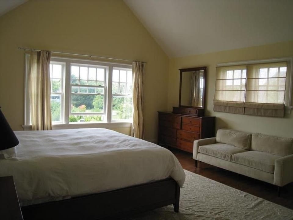 Bed, View (from property/room), Photo of the whole room, Seating area, Bedroom, Garden view