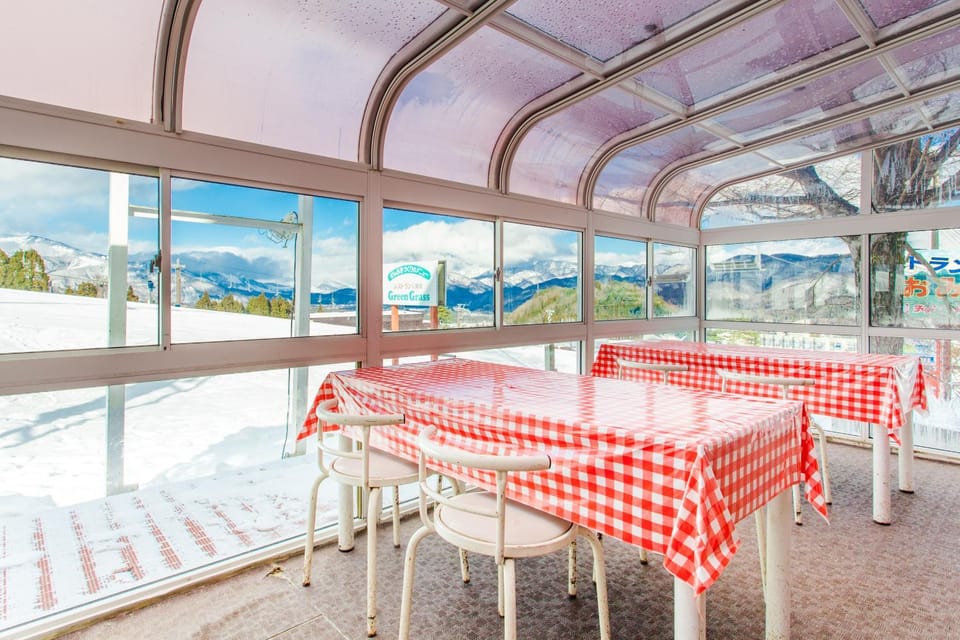 Restaurant/places to eat, Balcony/Terrace