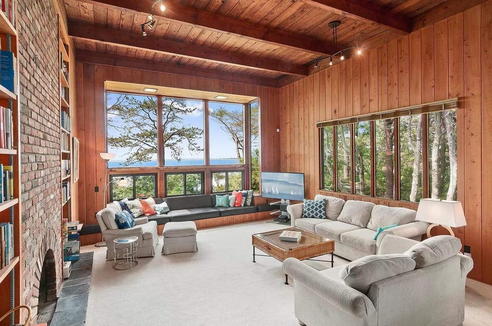 Communal lounge/ TV room, Natural landscape, Library, TV and multimedia, View (from property/room), Living room, Seating area, Garden view, Sea view, fireplace