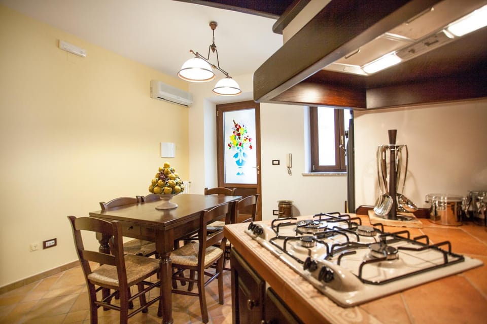 Kitchen or kitchenette, Dining area, Communal kitchen, stove
