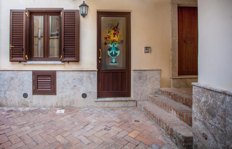 Property building, Facade/entrance