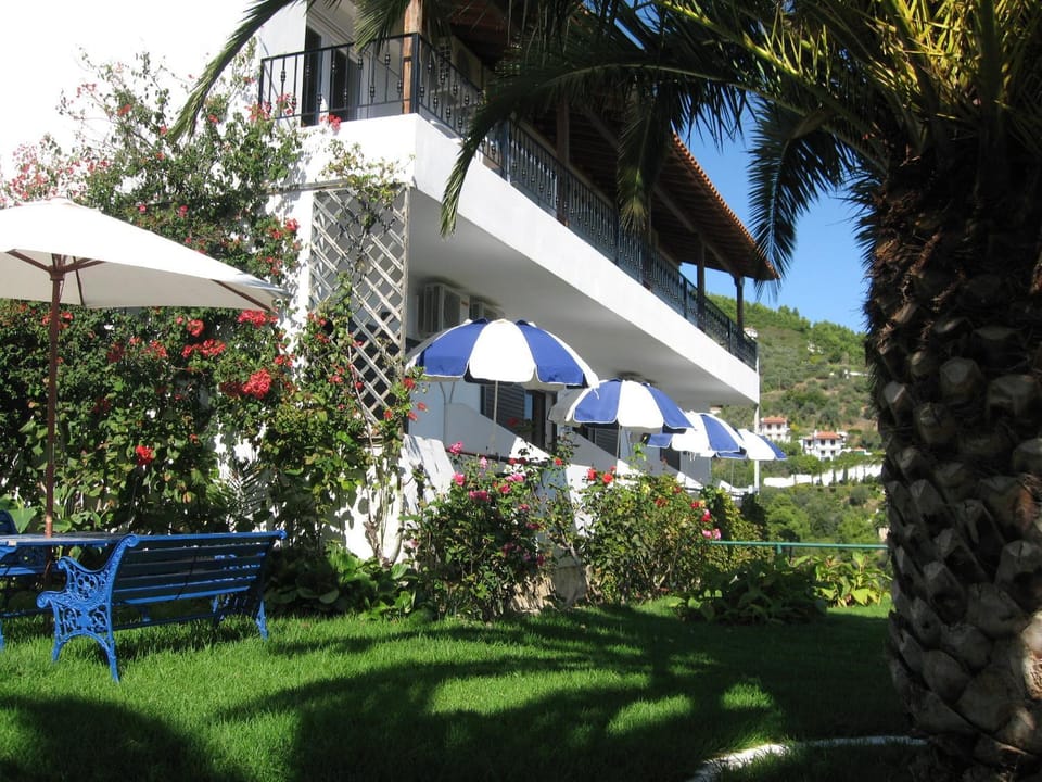 Facade/entrance, Garden